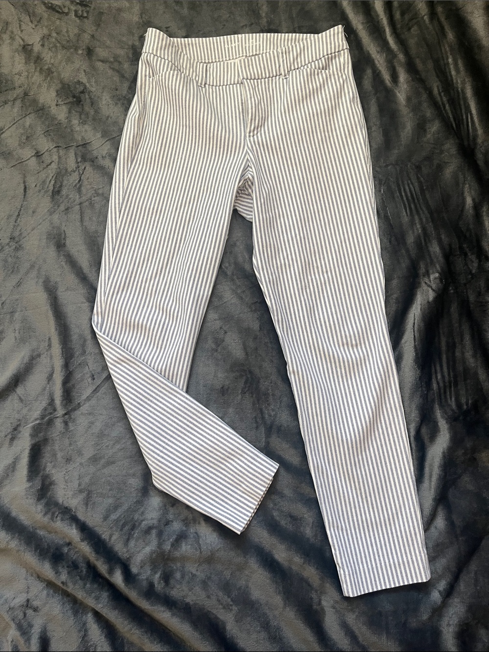 Old Navy White and Navy Striped Stretch Pants